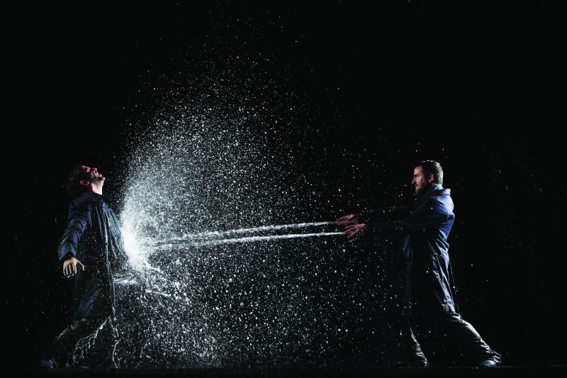 Atores argentinos de Homem Vertente: peça ganhou elenco curitibano para excursionar pelo Brasil | Divulgação