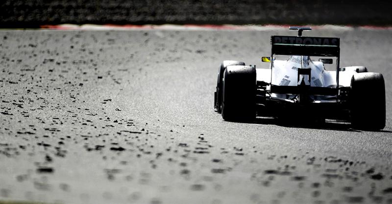 O piloto alemão da Mercedes, Nico Rosberg, participa no Circuito da Catalunha do último treino pré-temporada da Fórmula 1 | EFE/Alberto Estévez