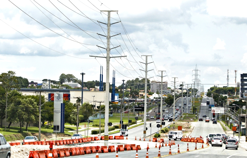 A radiação das linhas de energia é questionada | Daniel Castellano / Gazeta do Povo
