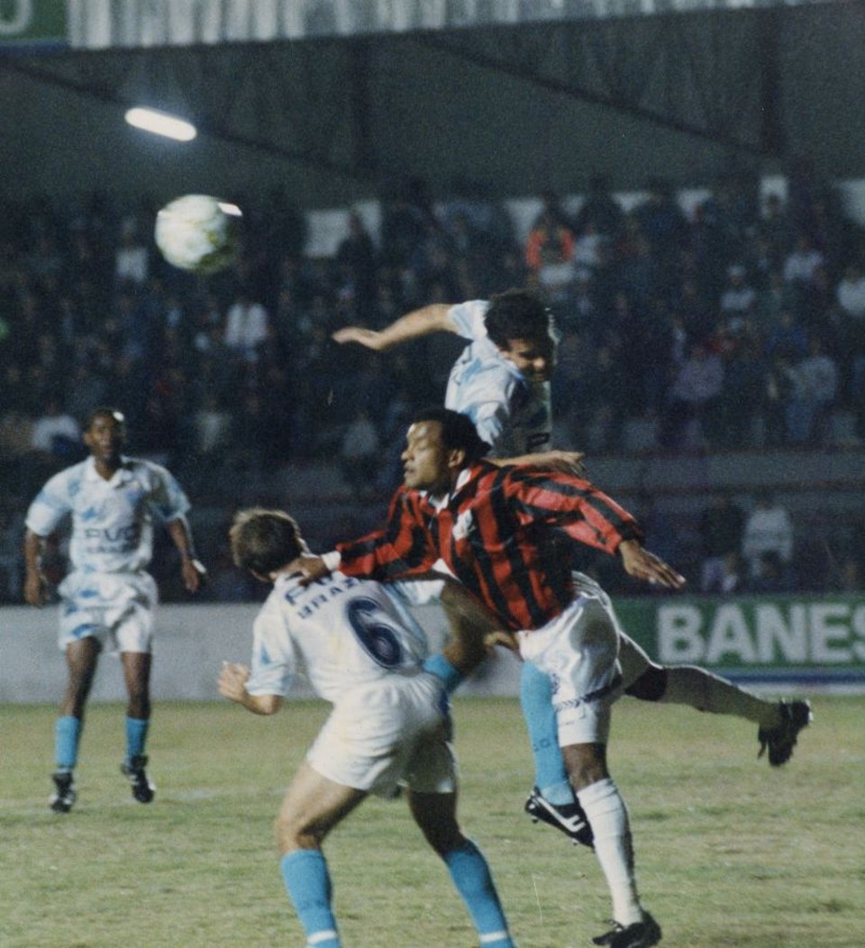 João Antônio, do Atlético, em lance do jogo na Baixada | Arquivo/ Gazeta do Povo