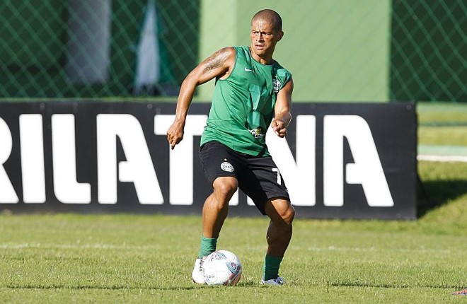 Alex voltou aos treinos depois da gastroenterite | Hugo Harada / Gazeta do Povo