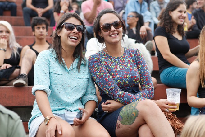As amigas Rafaela Freitas e Karen Martins foram às Ruínas especialmete para assistir ao show da banda MUV. |