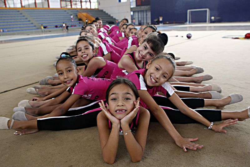 Meninas da Associação de Ginástica Rítmica (Agir) aproveitam o apoio da Lei de Incentivo pelo quinto ano seguido | Albari Rosa/Gazeta do Povo