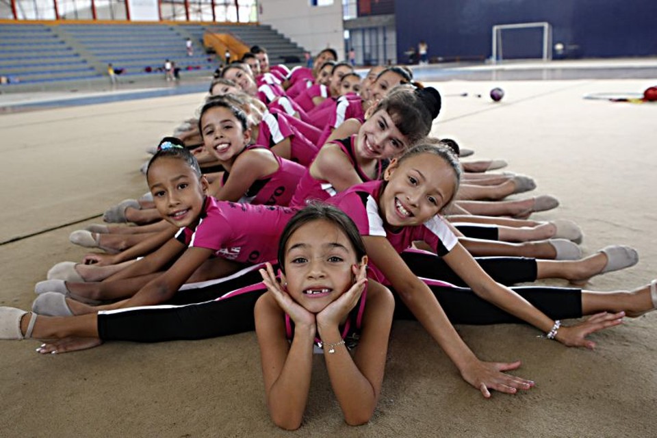 Meninas da Associação de Ginástica Rítmica (Agir) aproveitam o apoio da Lei de Incentivo pelo quinto ano seguido | Albari Rosa/Gazeta do Povo
