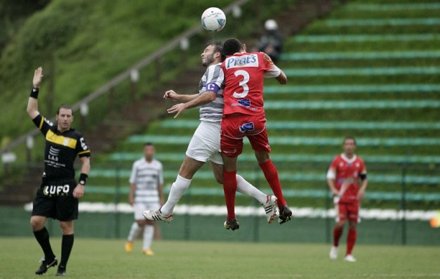 Foi a quarta derrota seguida do ACP, que agora não está mais em situação confortável na tabela geral de classificação | Marco Lima / Gazeta do Povo
