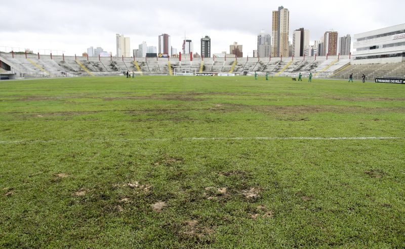 Gramado da Vila Capanema será trocado | André Rodrigues / Gazeta do Povo