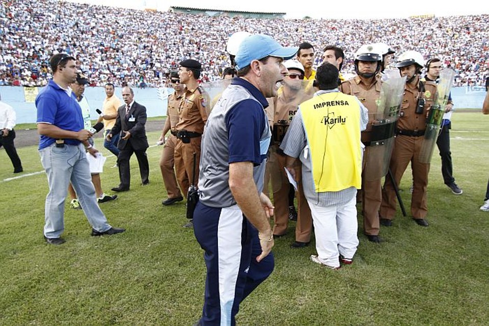 Após derrota para o Coritiba, Claudio Tencati garante que Londrina já está focado na conquista do returno | Roberto Custódio / Jornal de Londrina