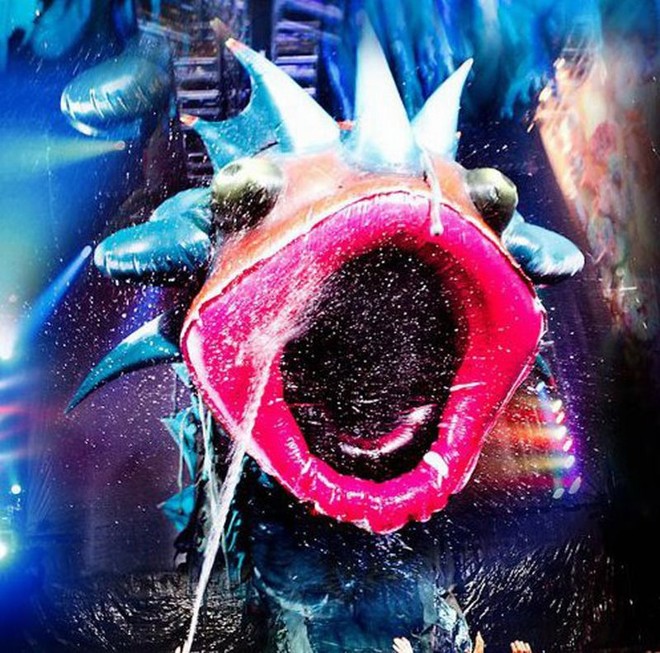 Um dos bonecos usados em Homem Vertente, que abre hoje o festival |