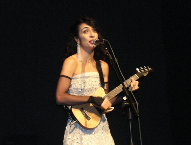 Cantora fez homenagens à Cássia Eller e Arnaldo Antunes |