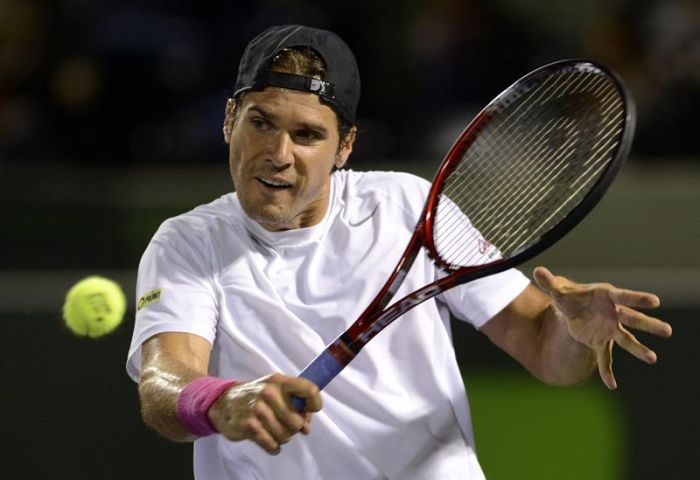 Veterano Tommy Haas passou fácil pelo francês Gilles Simon em Miami | Rhona Wise / EFE