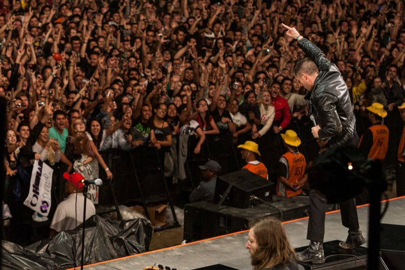 Banda The Killers foi o destaque da noite desta sexta-feira (29) no Lollapalooza | Cambria Harkey / Divulgação Lollapalooza