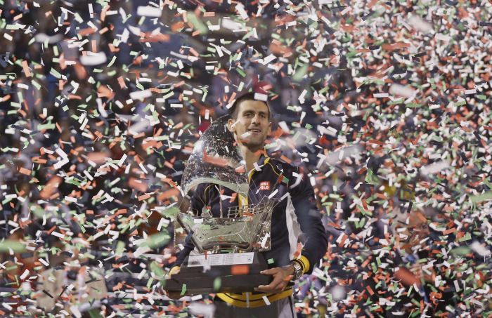 O sérvio Novak Djokovic comemora a vitória sobre Tomas Berdych, da República Tcheca, no ATP de Dubai | REUTERS/Mohammed Salem