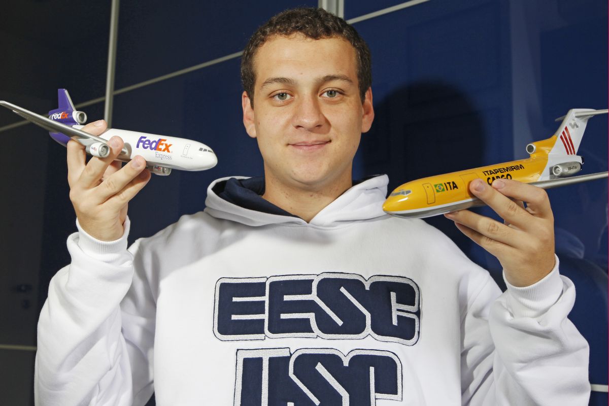 Paulo Kasnodzei saiu do Paraná para estudar Engenharia Aeronáutica na USP e não se arrepende: agora está de olho em uma vaga na Embraer | Antônio More / Gazeta do Povo