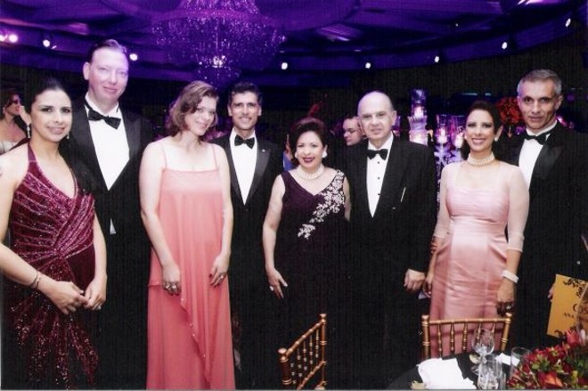 Alicinha e Wilson Baduy, quinto e sexto da esq. para a dir., com os filhos e a nora: Ângela