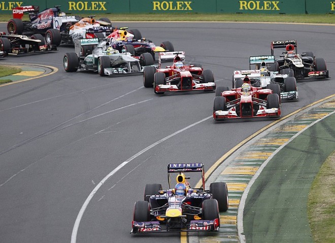 Massa faz uma boa largada, ganhando duas posições. Vettel segue na ponta | 