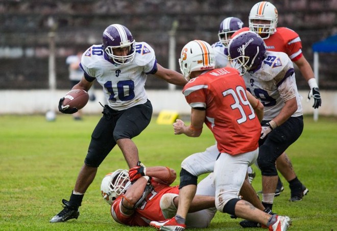 O Curitiba Brown Spiders venceu o Ponta Grossa Phantoms por 31 a 0 no sábado chuvoso |