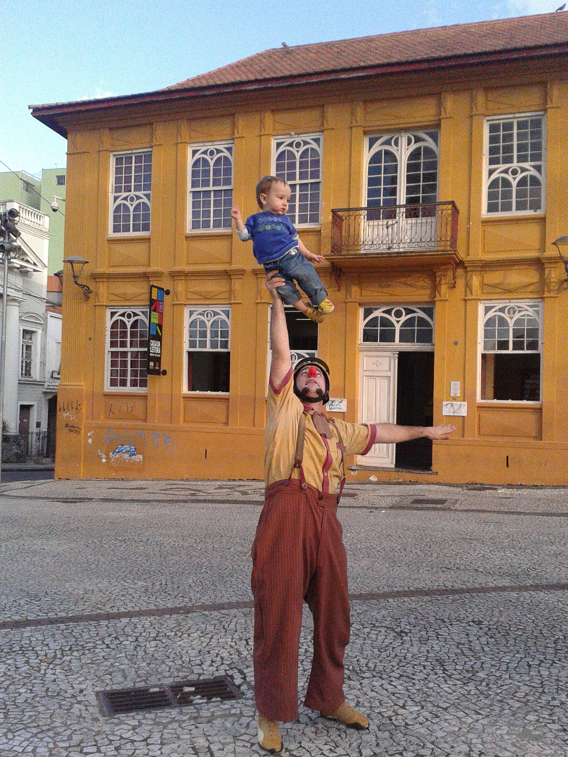 Público e elenco estavam prontos para a peça, mas faltaram equipamentos para a realização da peça | Lucas Souza / Aluno Universidade Positivo