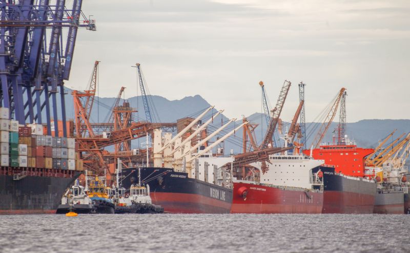 Contêineres em Paranaguá: decisão do Supremo pode baratear importações em até 3% | Daniel Castelano/ Gazeta do Povo