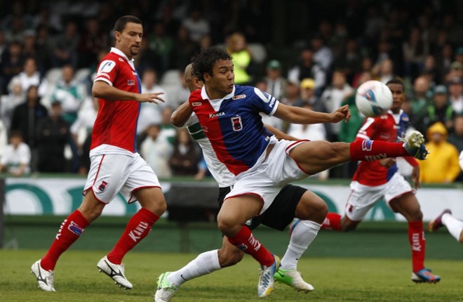 Alex Alves faz o corte |