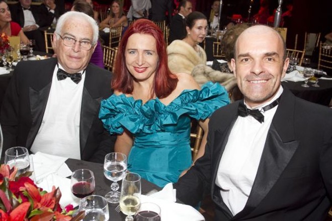 Constantino Viaro, ex-presidente do Curitibano, com Mariana e Sandro Zagato |