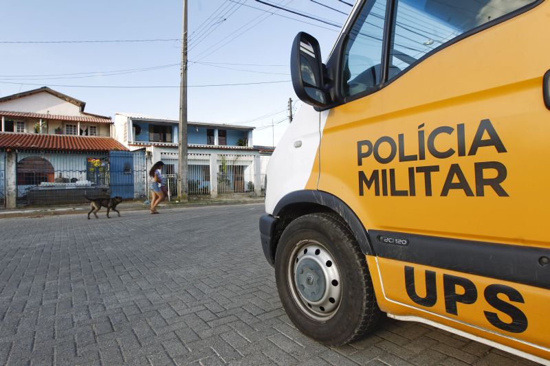 Apesar dos problemas, moradores dizem que a presença da polícia inibe alguns crimes | Daniel Castellano/ Gazeta do Povo