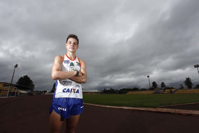 Campeão brasileiro de corrida de marcha atlética, Bruno Fidelis treina na Fundação de Esportes de Campo Mourão (Fecam) |