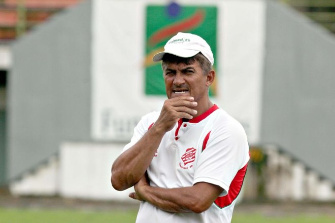 Rio Branco: Gassen Youssef (caiu na 2ª rodada) Amauri Knevitz assumiu |
