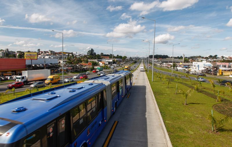 Devido às obras de implantação do Ligeirão Norte, as estações-tubo Joaquim Nabuco e Antônio Lago foram desativadas temporariamente em ambos os sentidos nesta segunda-feira (25) | Daniel Castellano / Agência de Noticias Gazeta do Povo