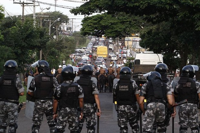 Batalhão de choque da PM teve de intervir após derrota do Londrina para o Coritiba |