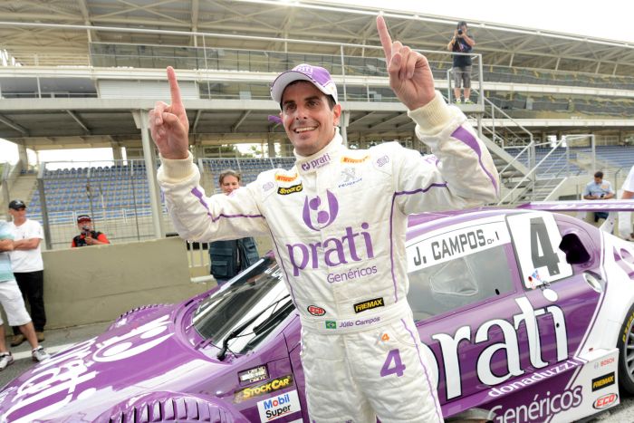 Julio Campos comemora a pole position conquistada na prova de abertura da Stock Car | Fernanda Freixosa / Vicar