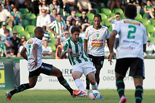 Jovem Zé Rafael entrou e foi um dos destaques do Coritiba |