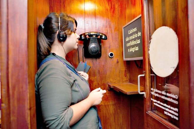 Réplica de cabine apresenta filme sobre a telefonia no país |