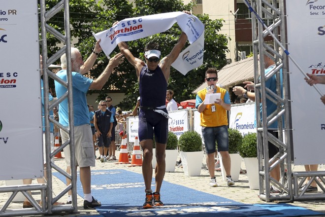 Etapa da prova masculina do Triathlon Sesc Caiobá |