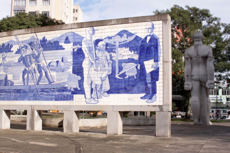 Dos murais em concreto aos painéis em azulejos | Divulgação