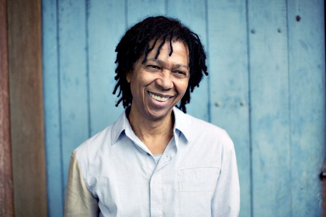 Djavan traz o show Ruas dos Amores em 20 de abril |
