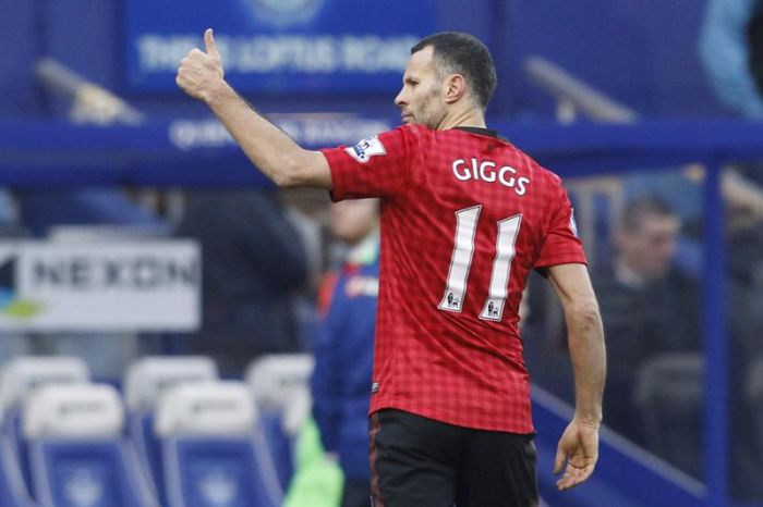 Ryan Giggs comemora gol marcado na vitória do Manchester United sobre o QPR na última rodada do Inglês | Tal Cohen EFE
