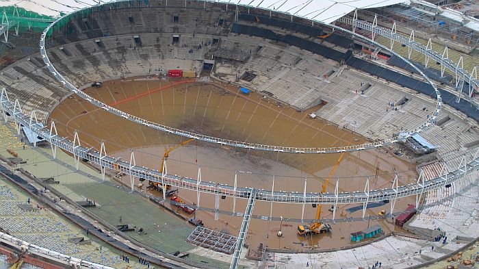 Essa semana, obras no Maracanã ficaram alagadas pelas fortes chuvas que caíram no Rio | Genilson Araújo / Agência O Globo