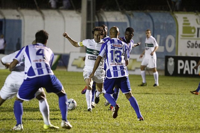 Lincoln tenta armar jogado para o Coritiba diante do Nacional | 