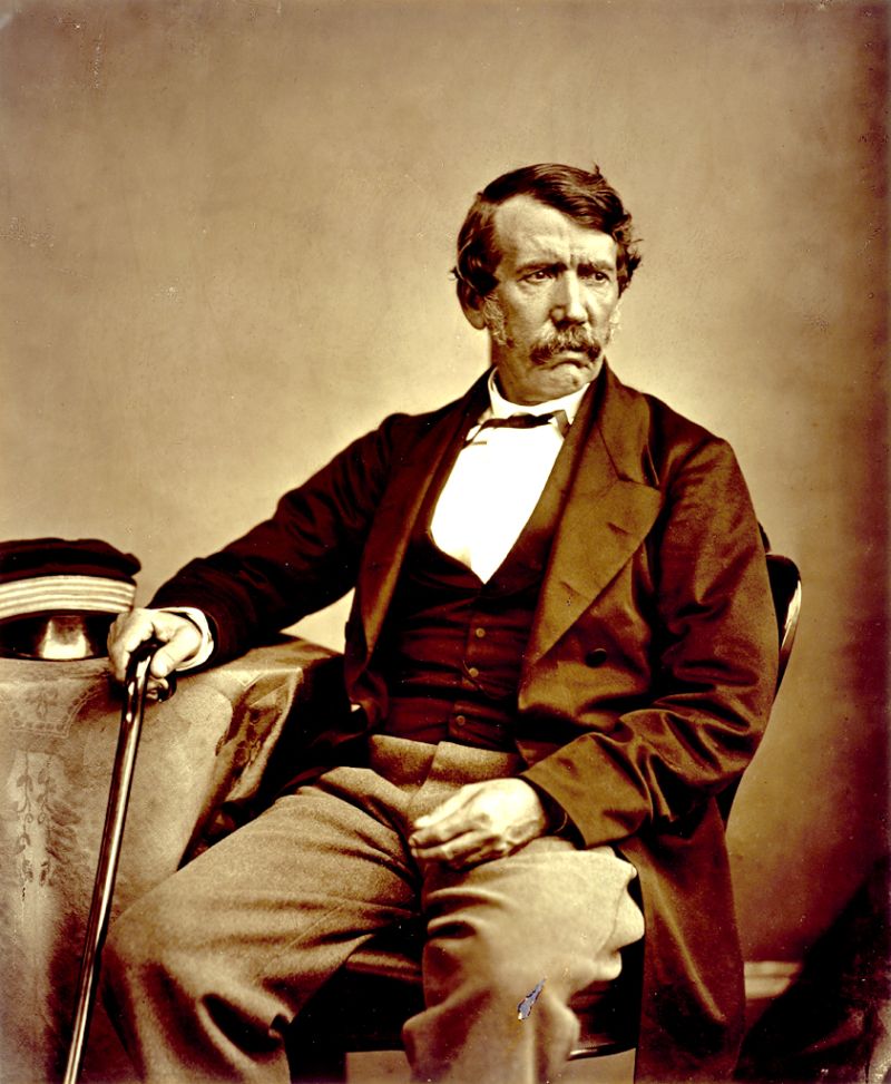 Livingstone chegou a ser recebido como um herói no Reino Unido após 16 anos de viagem pela África, onde explorou territórios e lançou um novo olhar para o continente, que se traduziu na revisão dos mapas conhecidos até então | Creative Commons