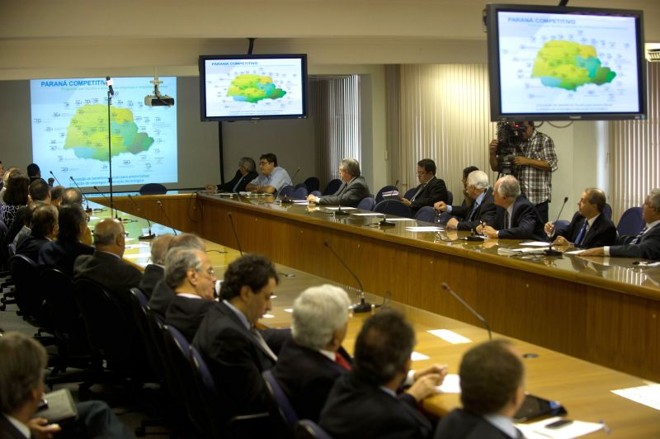 Governador Beto Richa faz apresentação sobre o estado durante reunião na Associação Comercial de São Paulo (ACSP) nesta segunda-feira (18) |