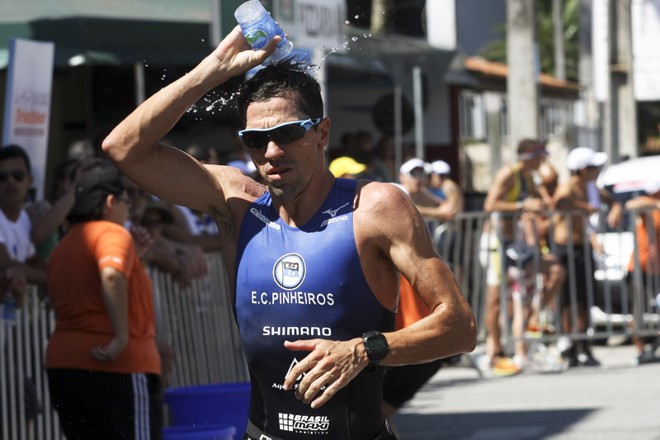 Etapa da prova masculina do Triathlon Sesc Caiobá |