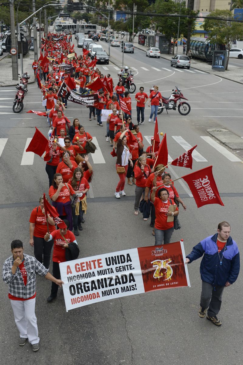 Manifestantes caminharam até o Palácio das Araucárias | Henry Milleo/Gazeta do Povo