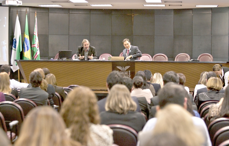 Eduardo Cambi (dir.) apresentou metas durante reunião no MP | Marcelo Andrade/ Gazeta do Povo