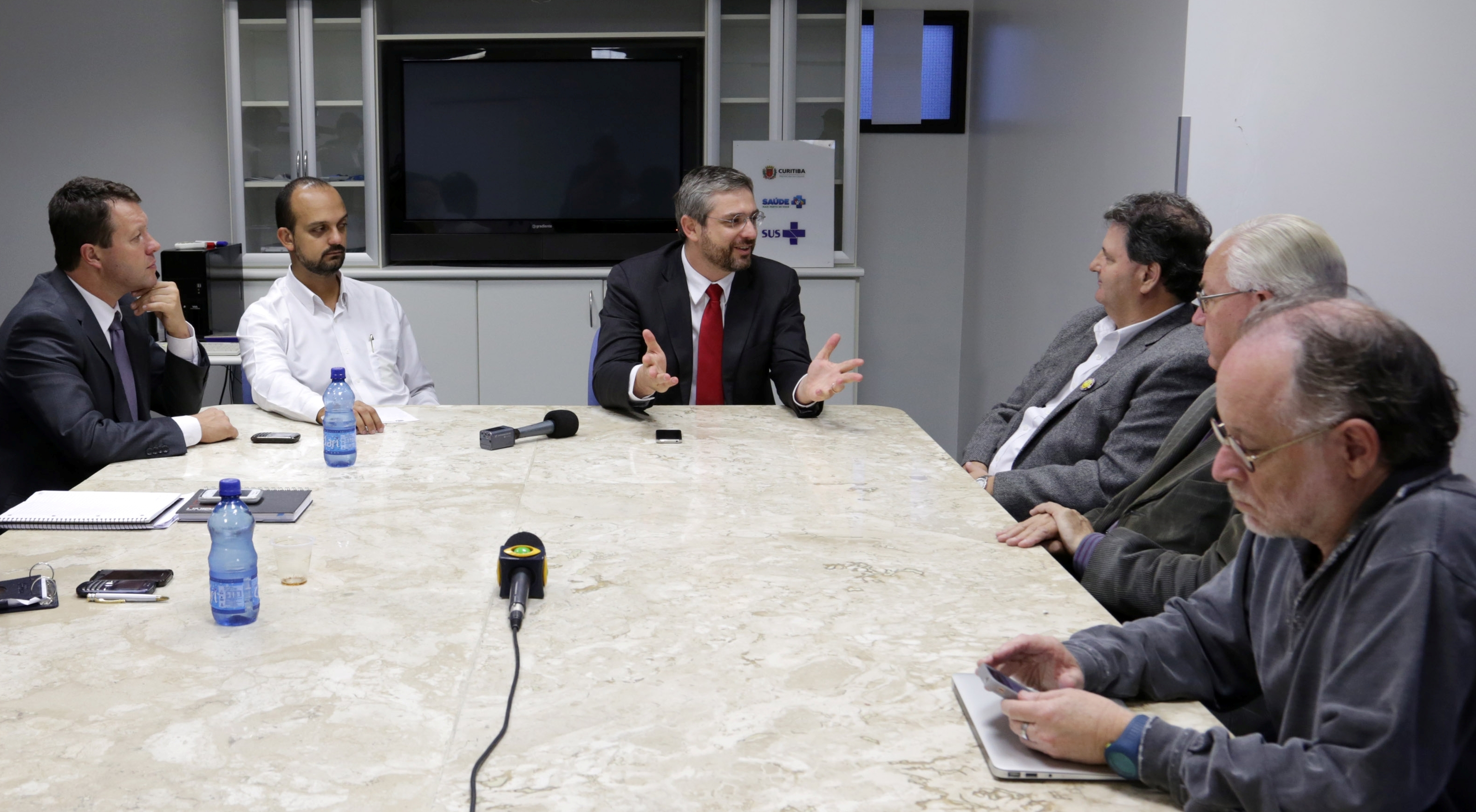 Reunião foi realizada na noite desta terça-feira (19) | Jaelson Lucas / Secretaria de Saúde/ Divulgação