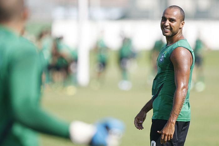Em tratamento de lesão, Deivid não foi punido pela expulsão no Atletiba | Henry Milléo / Gazeta do Povo