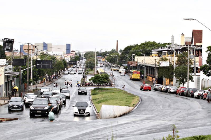 Um dos corredores de Londrina cruzará a Avenida Leste-Oeste | Gilberto Abelha/ Gazeta do Povo