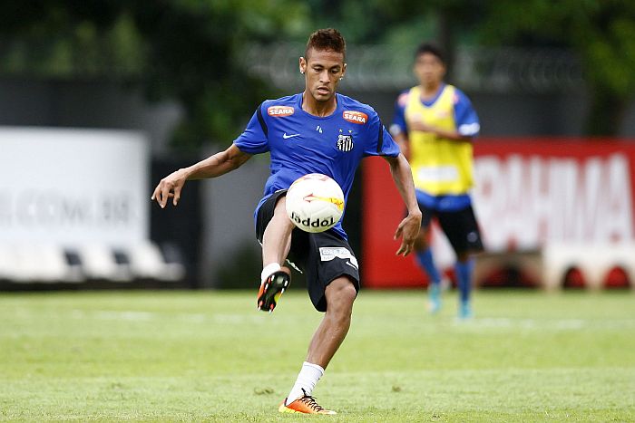 Neymar enfatiza que só cogita deixar o Santos após o fim de seu contrato | Ricardo Saibum / Folhapress