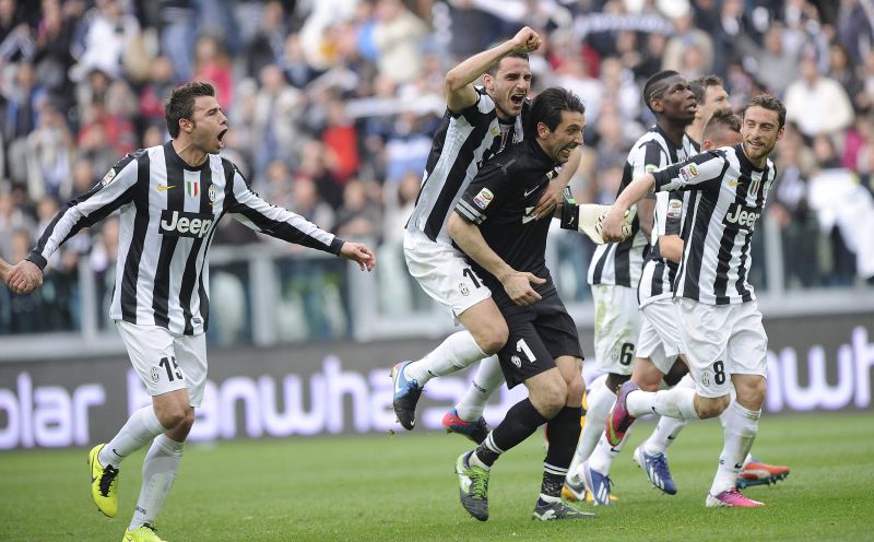 Jogadores do Juventus celebram vitória contra o Catania neste domingo | REUTERS/Giorgio Perottino