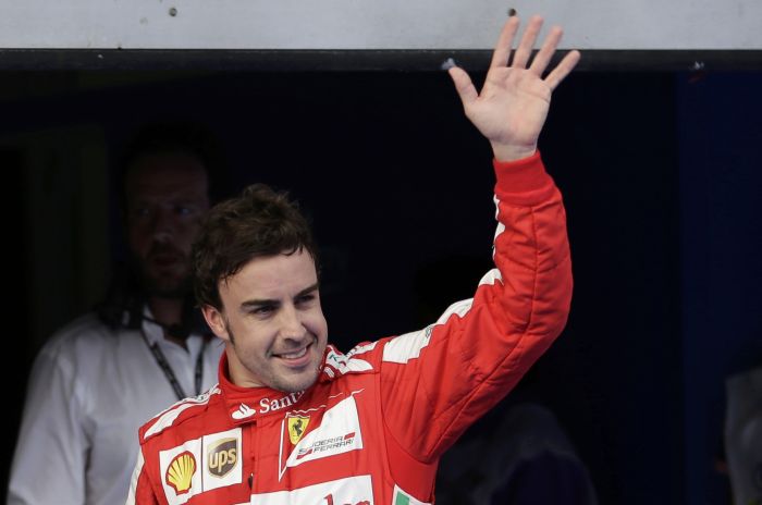 Alonso ficou com a terceira posição do grid neste sábado (23), atrás de Vettel e Massa | Tim Chong/Reuters