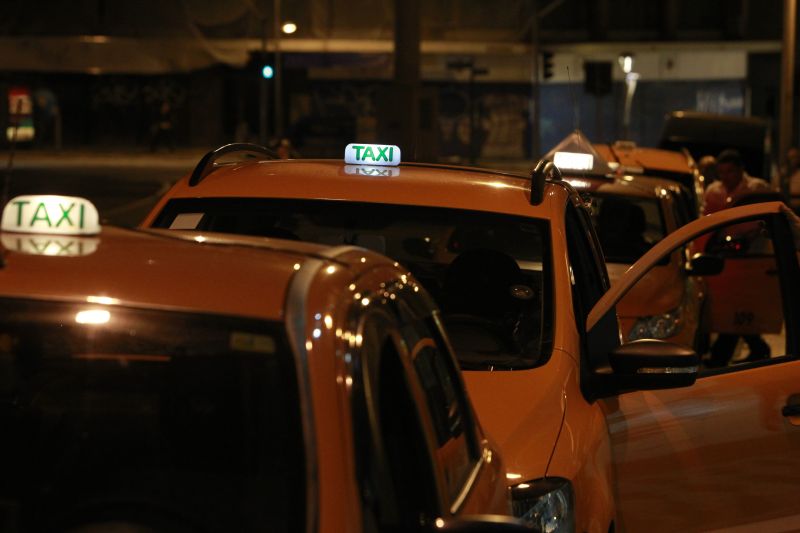 Permissionárias de táxis têm de assinar declaração atestando que não são funcionários públicos | Marcelo Elias/ Gazeta do Povo